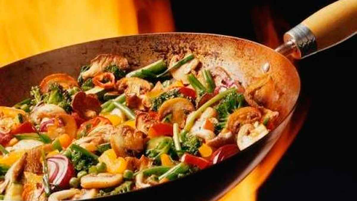 salteado-de-setas-ostra-y-pollo